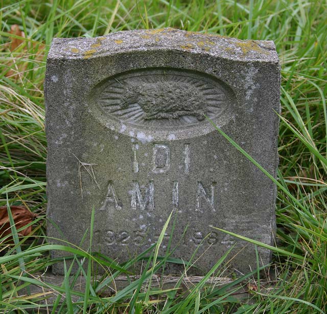 leadersgrave2.jpg