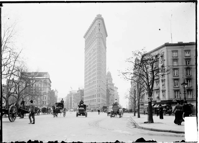 Flatiron_Building_New_York_City_1903_Chicago_Trib.jpg