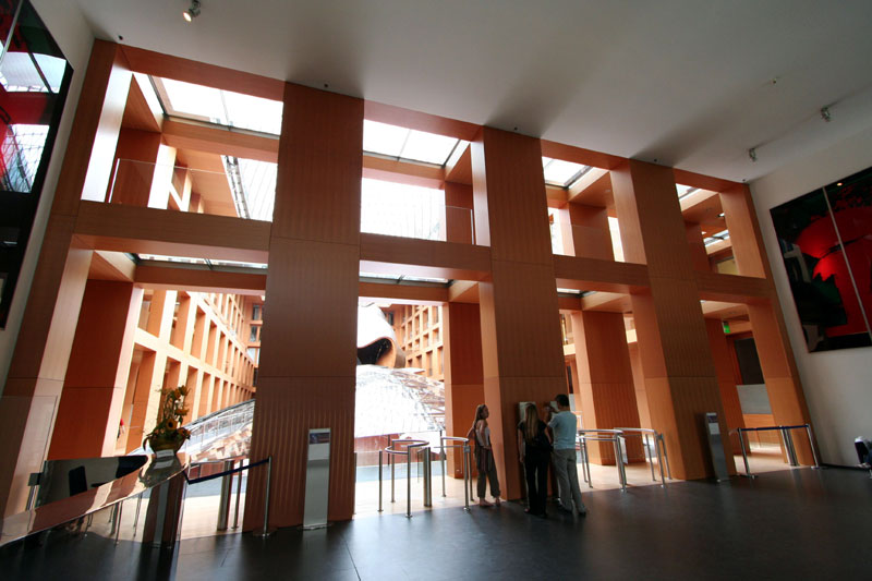 Berlin_DZ_bank_haus_gehry.jpg