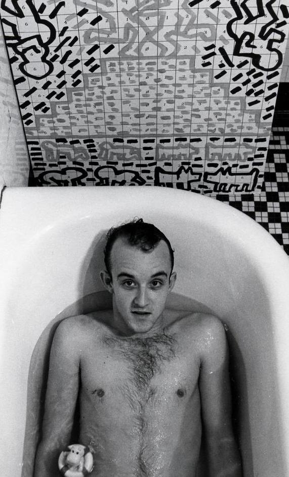 7_keith_haring_tub_2.jpg