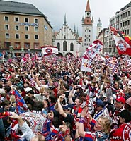 bayernfans1_ima_170503_200.jpg