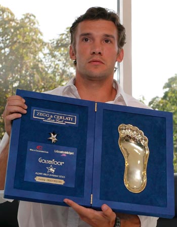 sheva_with_golden_foot.jpg