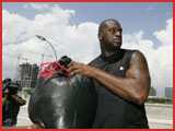 hpg0506_shaqreliefefforts_160.jpg