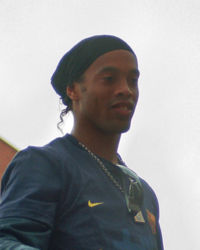 200px_Ronaldinho_7_5_2006.jpg