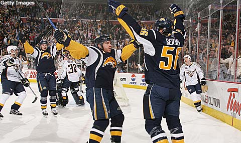 bernier_steve_roy_derek_sabres_celebrate_vs_preds_022708_480x285.jpg