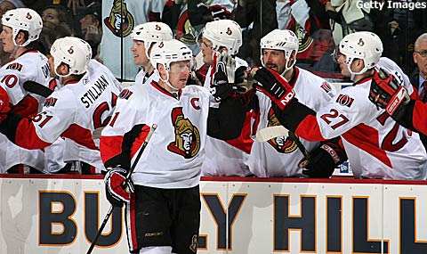 alfredsson_daniel_sens_celebrates_with_teammates_032508_480x285.jpg