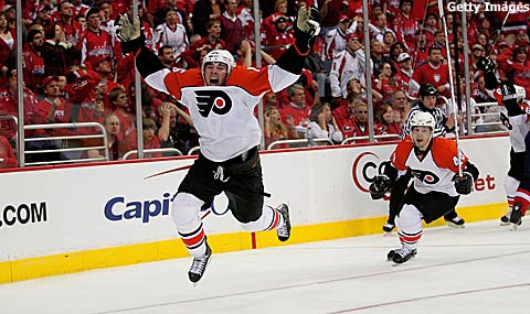 lupul_joffery_briere_daniel_flyers_celebrates_042208_480x285.jpg