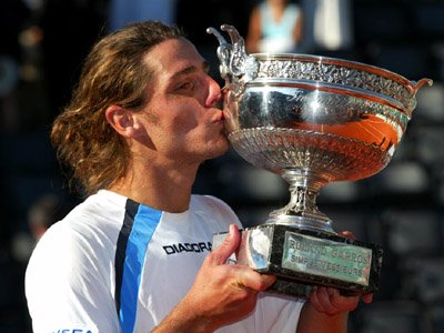 Gaudio_Winner_Rolan_Garros_2004.JPG