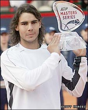 rafael_nadal_wins_hamburg_masters_2008_Hx5XF_59.jpg