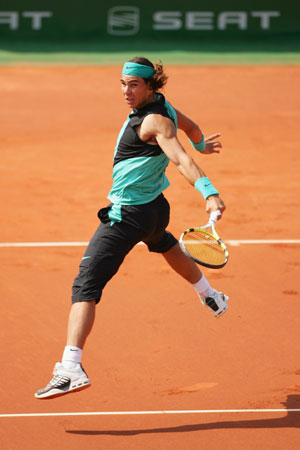rafael_nadal_hitting_one_handed_backhand.jpg