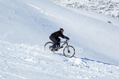 istockphoto_2184608_snow_downhill_on_bike.jpg