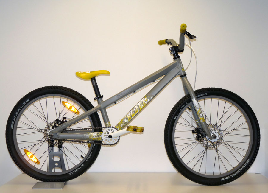 scott_bicycles_voltage_24_dirt_jump_mountain_bike02.jpg