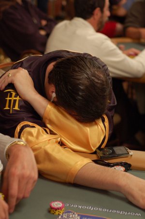 hellmuth_facepalm_48934.jpg
