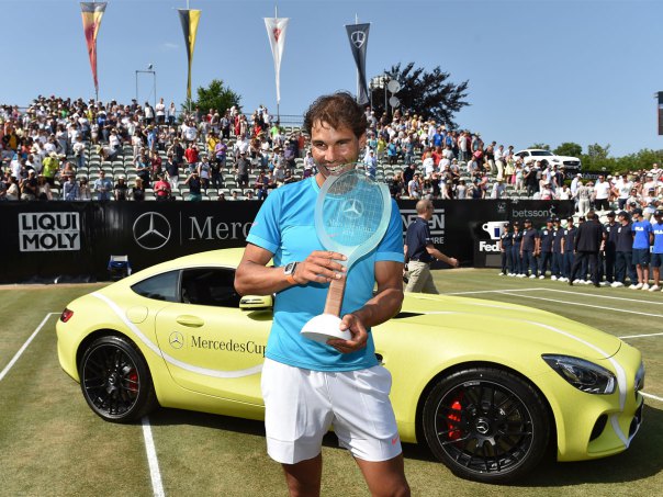 rafael_nadal_poses_with_trophy_in_front_of_new_car_mercedes_cup_2015.jpg