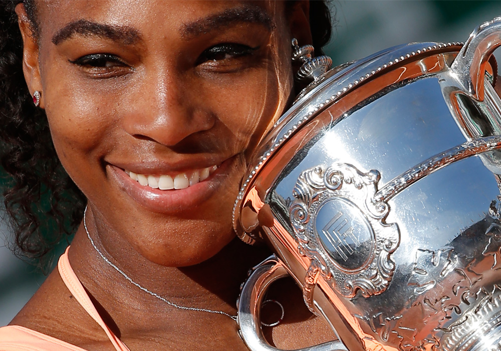 serena_williams_french_open_trophy_2015.jpg