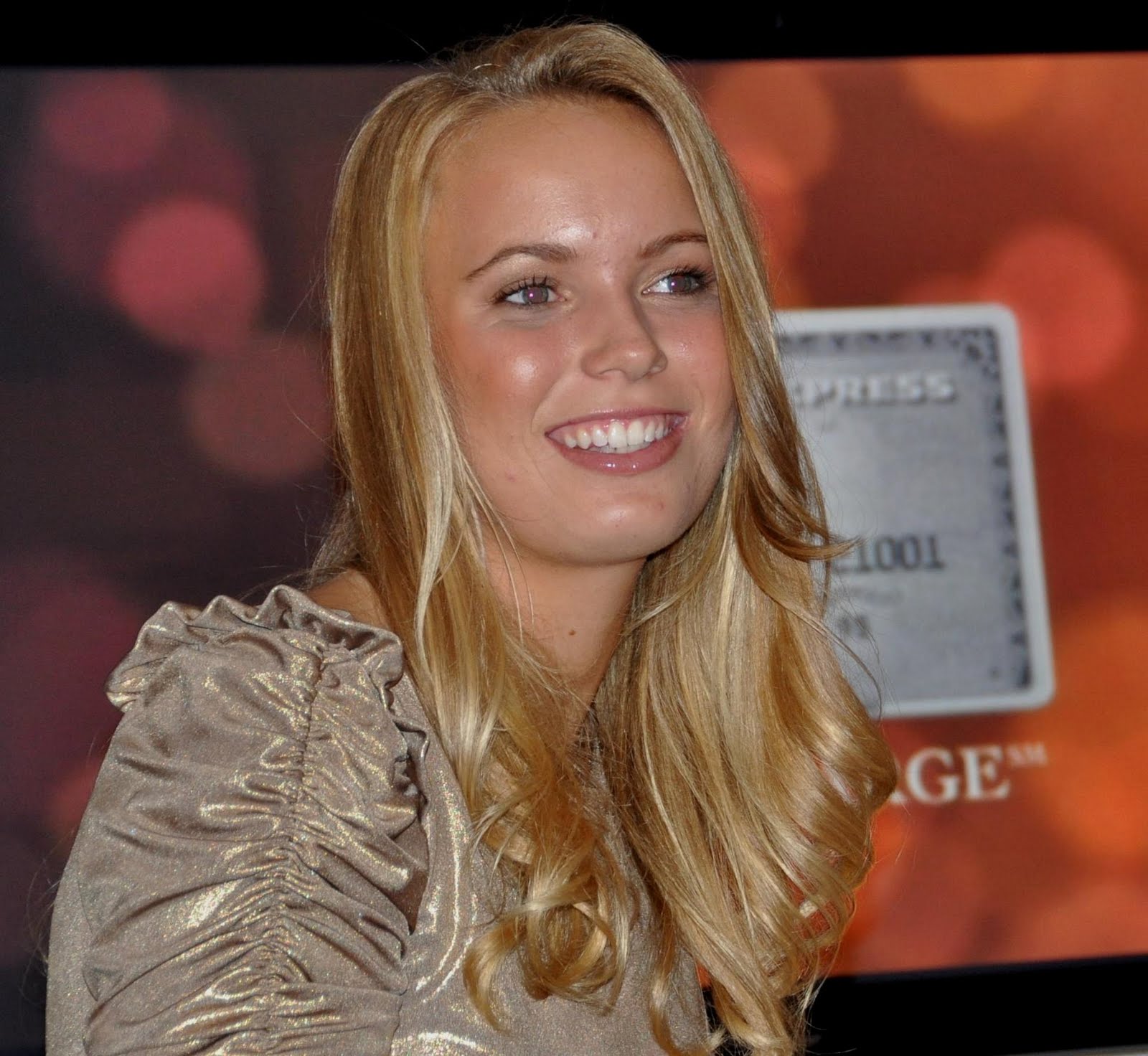 caroline_wozniacki_close_up_shot.jpg