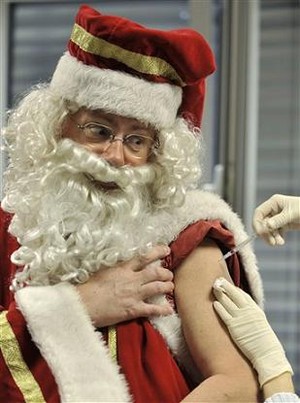 resized_Santa_H1N1_AP_Bela_Szandelszky_resized.JPG