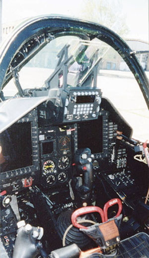 Su_25_Scorpion_cocpit_Jane__s_1_.jpg
