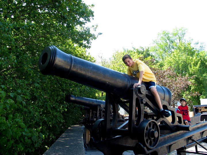 Playing_20With_20Guns_203.jpg