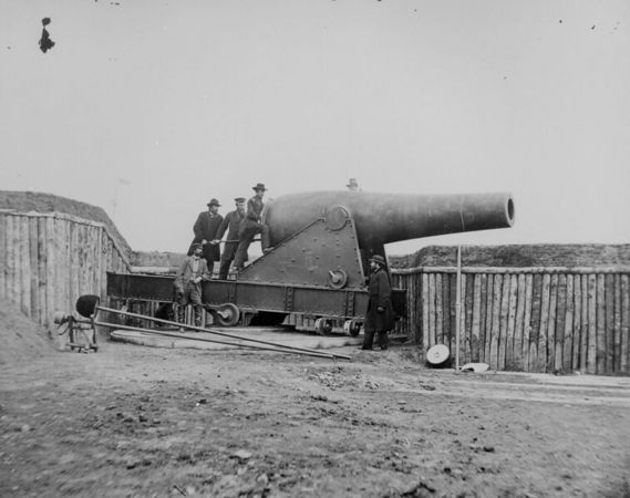 A_15_inch_Rodman_Gun_in_Battery_Rodgers___Alexandria_VA.jpg