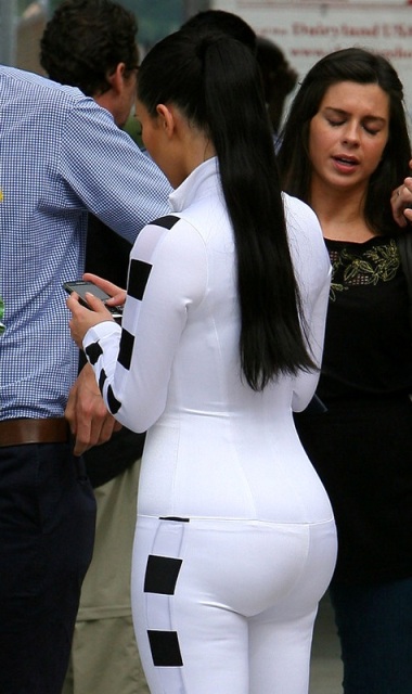 kim_kardashian_white_butt_06.jpg