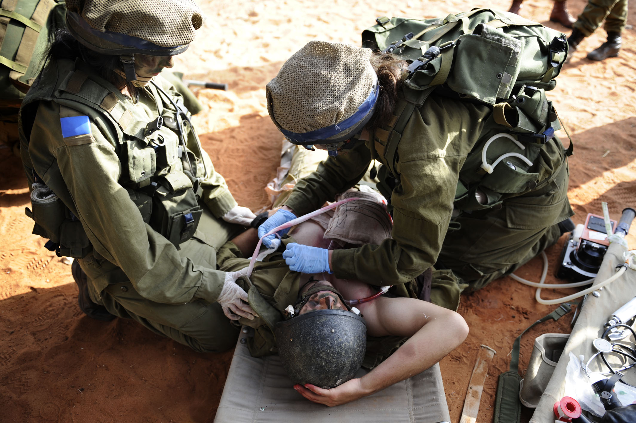 Flickr___Israel_Defense_Forces___Field_Doctors_Treat__Wounded__During_Exercise__Oct_2010.jpg