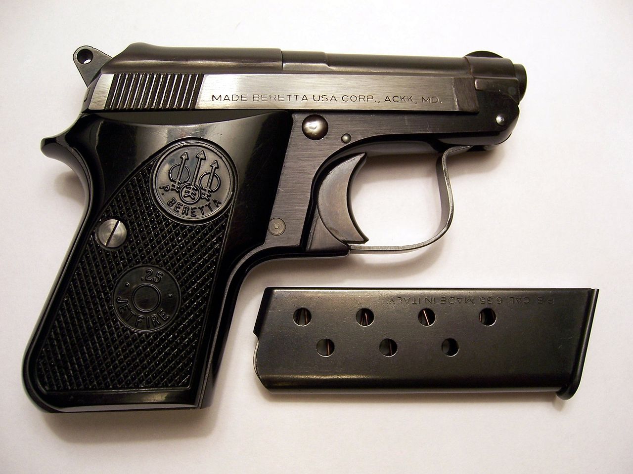 corp1280px_Beretta950JetfireandClip_Shut.jpg