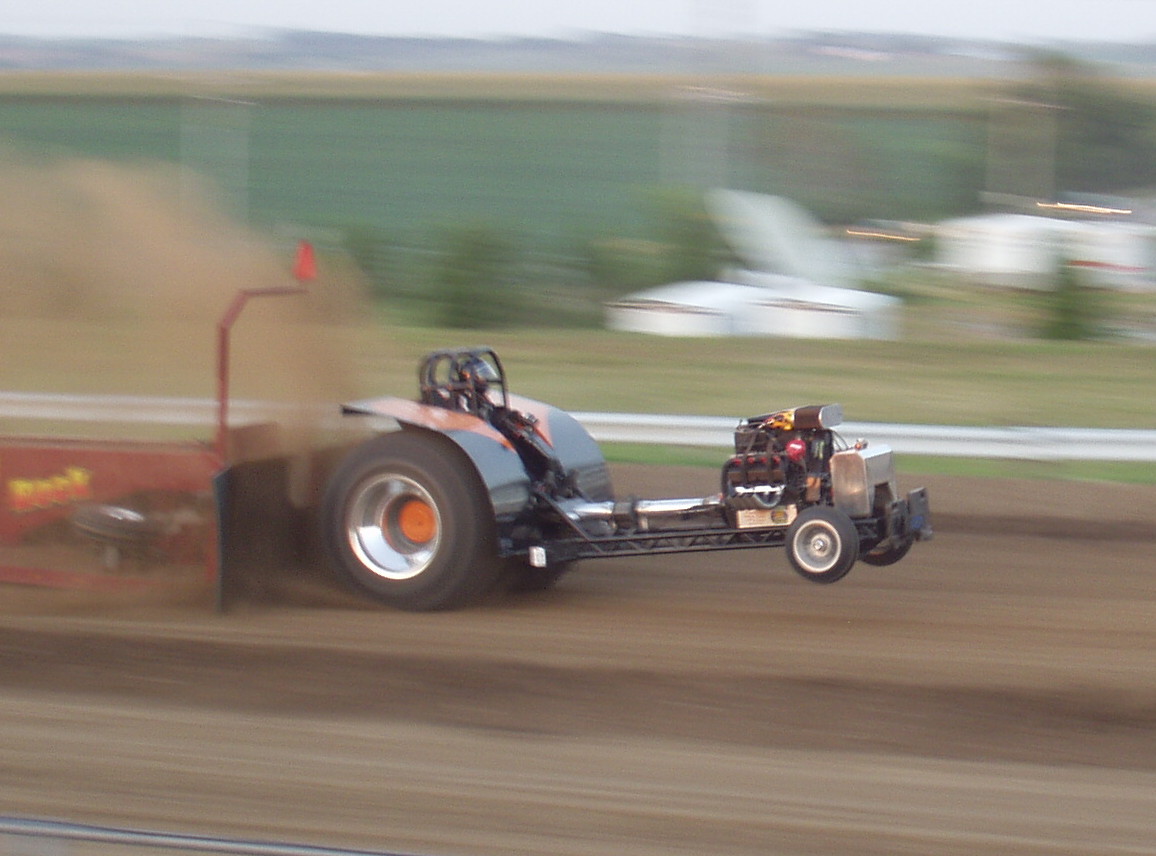 Open_Class_tractor_pull.JPG