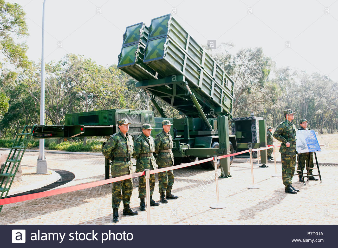 tien_kung_sam_sky_bow_1_surface_to_air_missile_launcher_taichung_taiwan_B7D01A.jpg