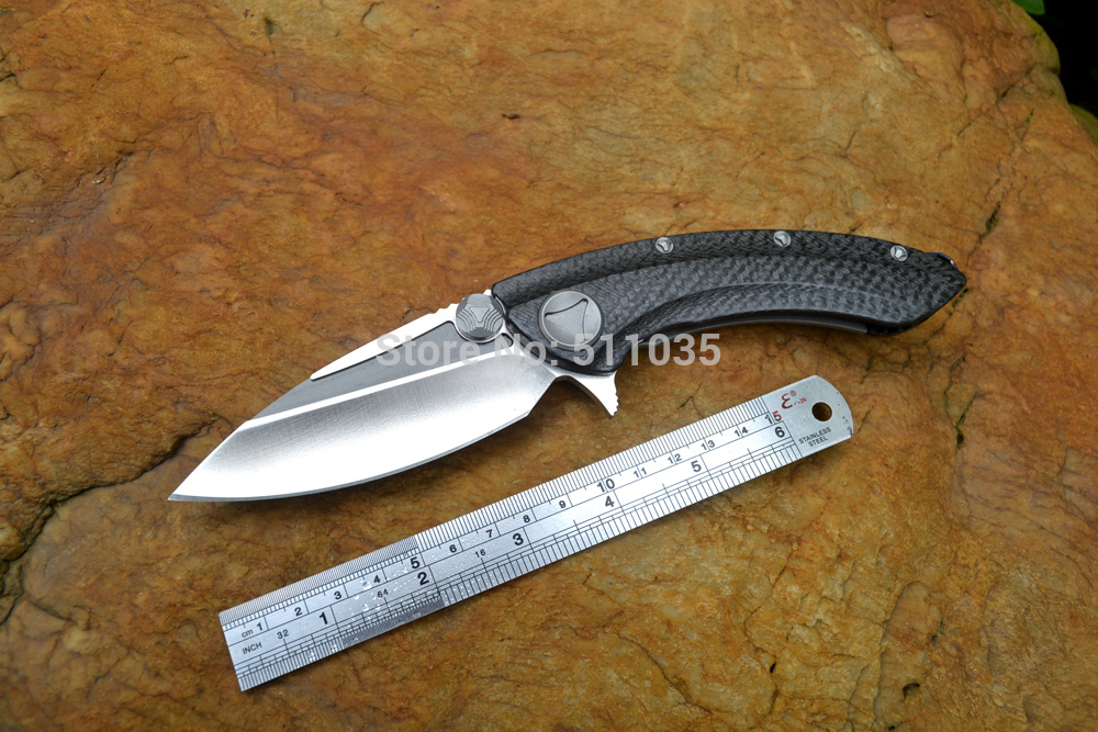 Microtech_Marfione_Whalesharp_knife_made_by_Wild_boar_D2_blade_with_roller_Bearing_washer_carbon_fiber.jpg