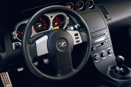 350z35th05_inter.GIF