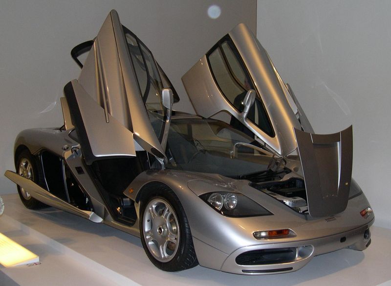 800px_1996_McLaren_F1_open.jpg