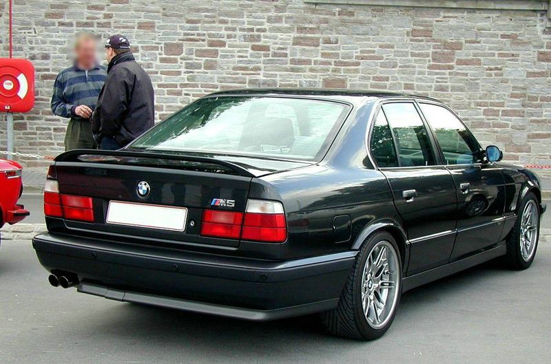 BMW_M5_E34_02__1024x768___800x600_.jpg