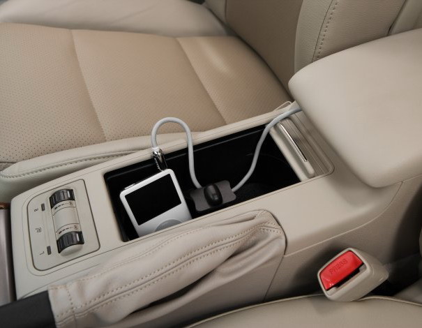Subaru_Outback_iPod.jpg