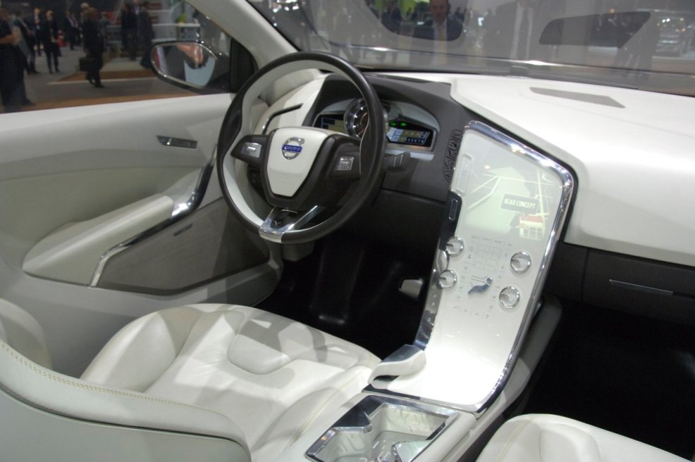 Volvo_2007_XC60_2.jpg