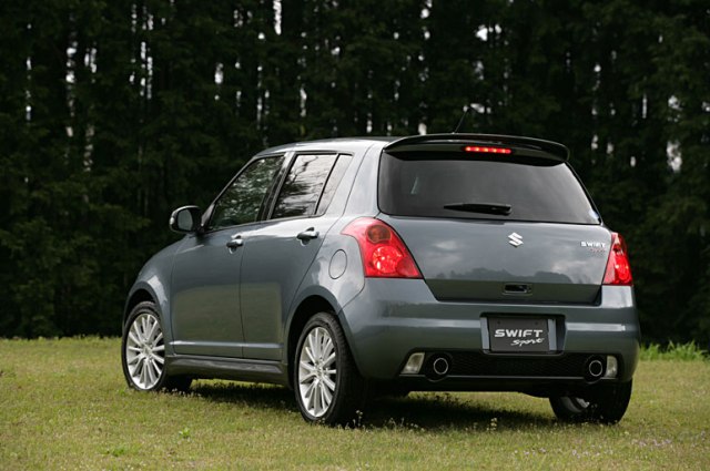 Carscoop_Suzuki08_10.jpg