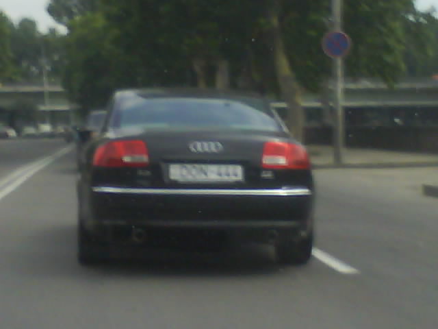 AUDI_A8.jpg