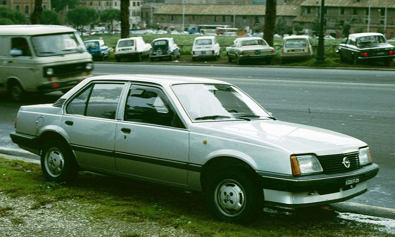 800px_Opel_Ascona_C_Roma.jpg