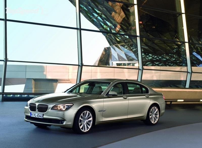 2009_BMW_7_Series_14_2_4w.jpg