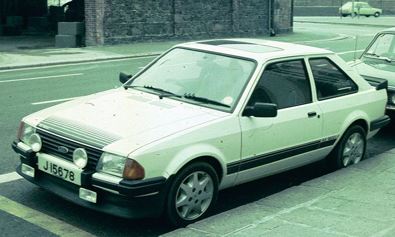 800px_Ford_Escort_RS1600_Jersey.jpg