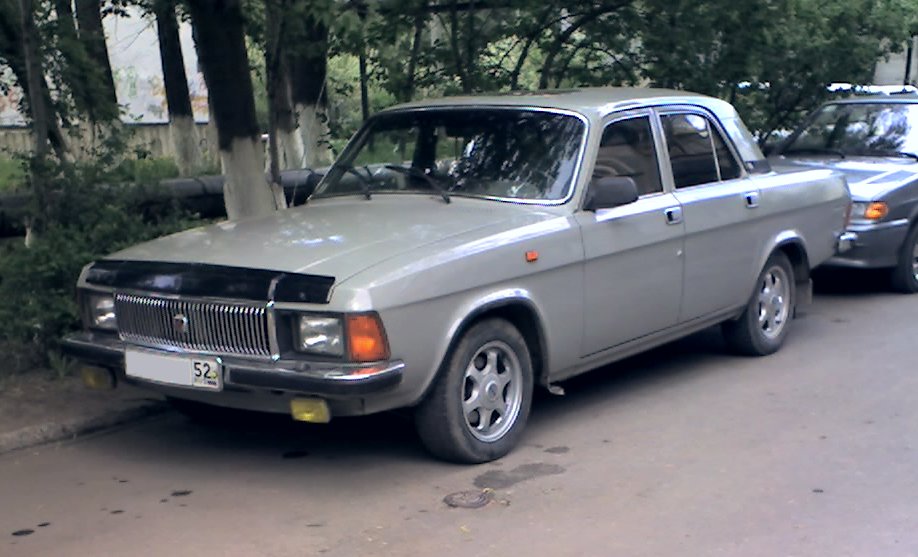 GAZ_3102_mid_1990s.jpg