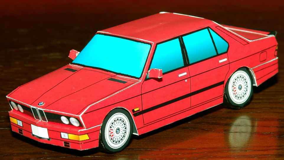 Бмв из бумаги. Papercraft BMW e28. BMW e28 paper model. BMW e34 развертка. BMW e34 из бумаги.