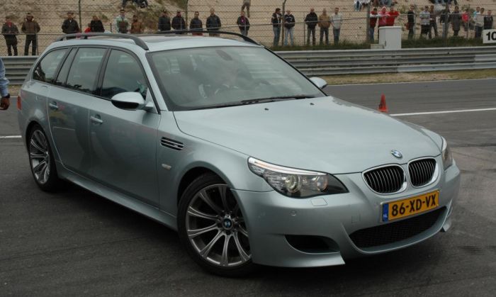 bmw_universal_m5_1.jpg