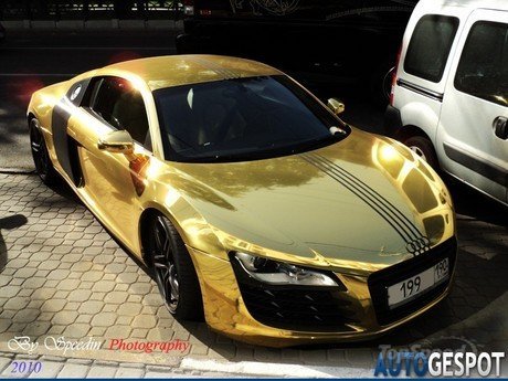 golden_audi_r8_1_460x0w.jpg