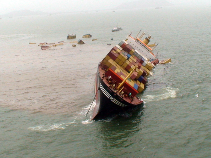 Mumbai_oil_spill_August_20102.jpg