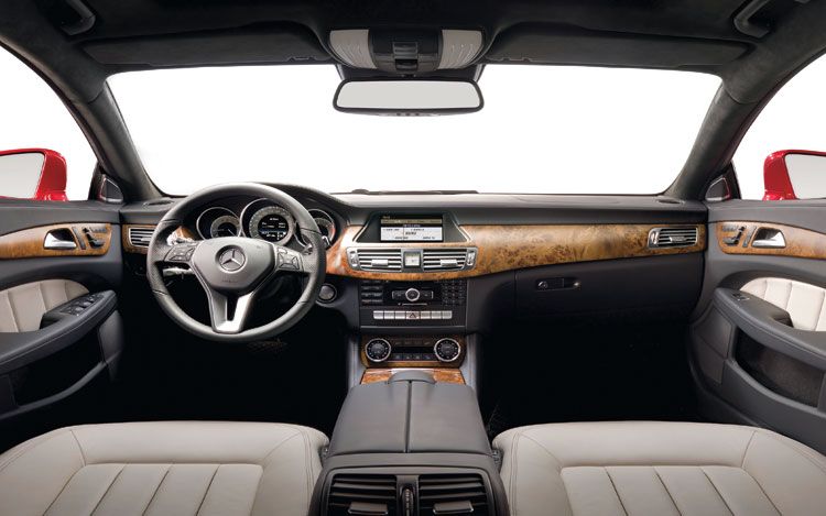 2012_mercedes_benz_CLS550_cockpit.jpg