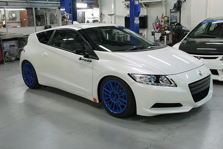 spoons_2011_honda_cr_z_front.jpg