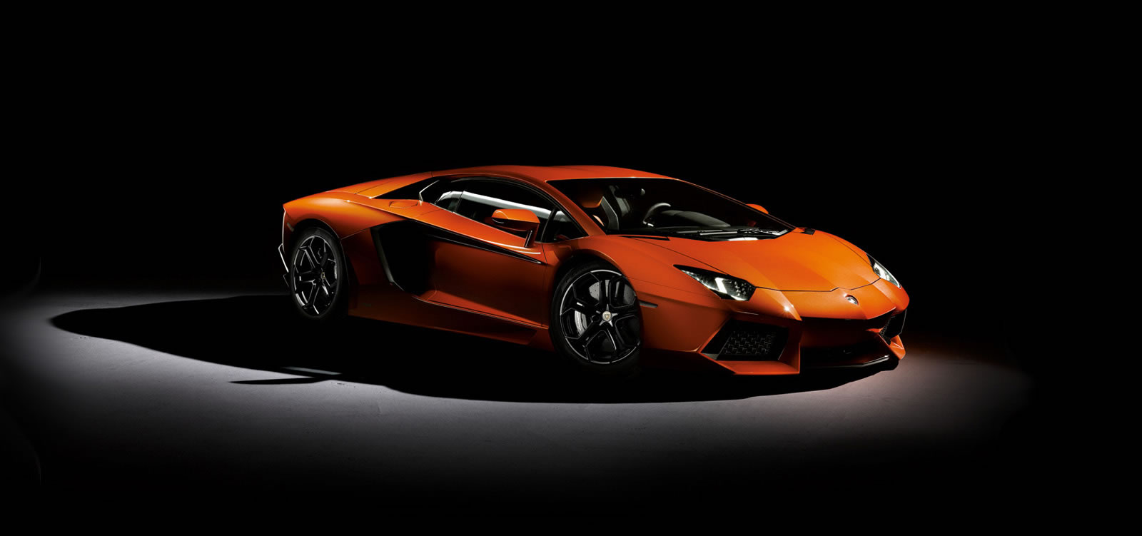 aventador_3_4.jpg