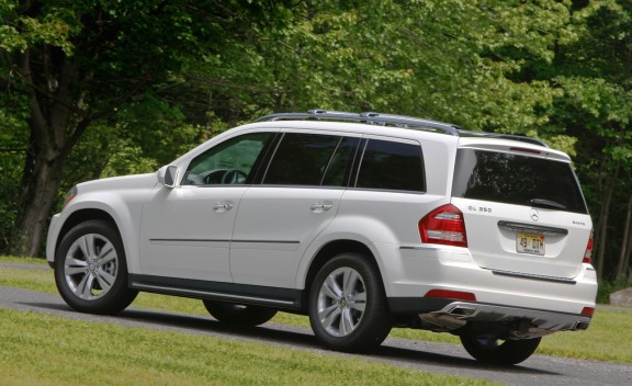 2011_Mercedes_Benz_GL_Class_GL350_BlueTEC_3.jpg