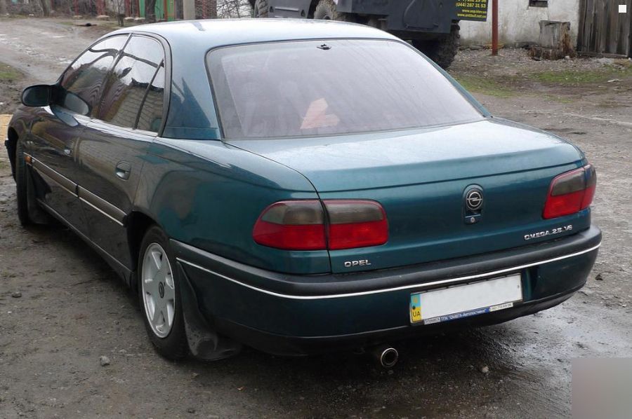 Opel_Omega_B_1111057_4.jpg